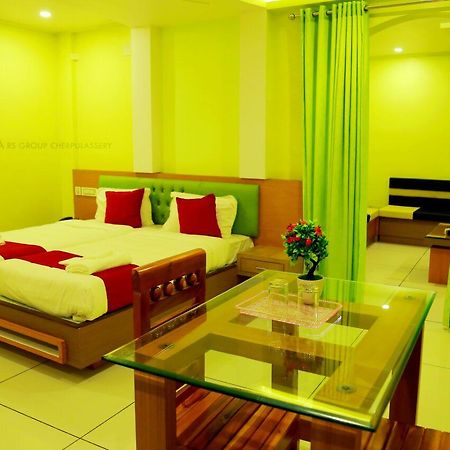 Royal Plaza Residency Hotel Cheruppulasseri Luaran gambar