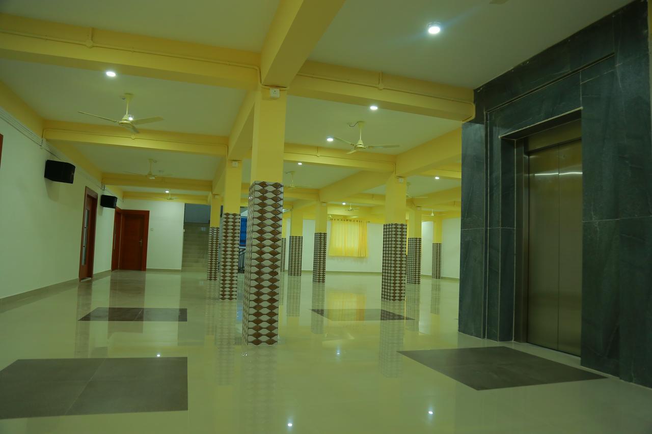 Royal Plaza Residency Hotel Cheruppulasseri Luaran gambar