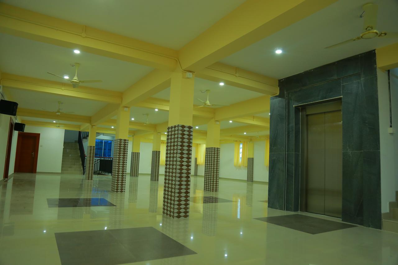 Royal Plaza Residency Hotel Cheruppulasseri Luaran gambar